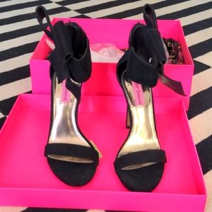 Betsey Johnson Friskyy heels black suede, size 7